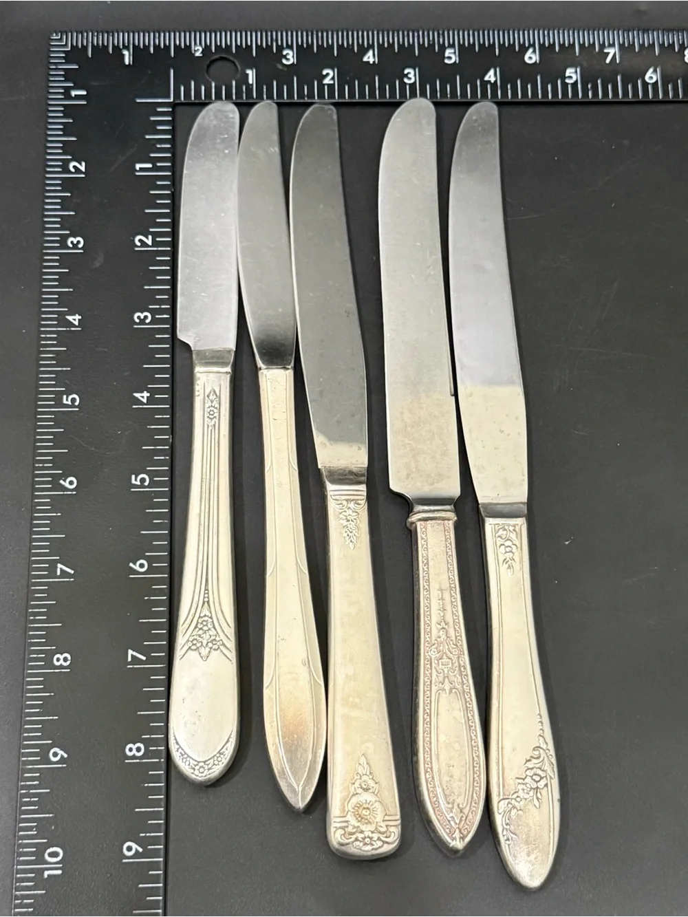 5 pcs Vintage Assortment Misc WM Rogers Tudor Insico Silverplate Dinner Knives